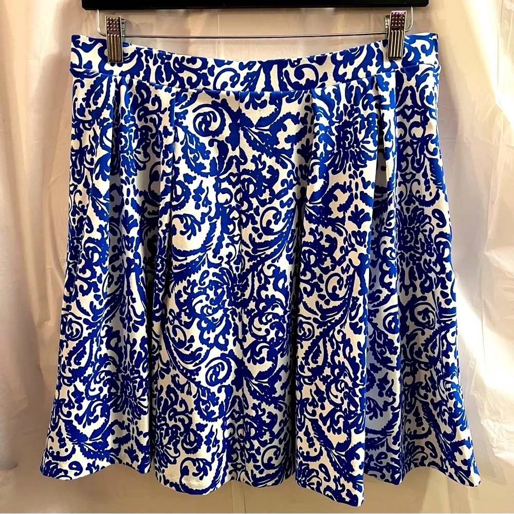 ADRIENNE VITTADINI SKIRT, Sz L, Blue & White Pull On Flare Skirt with Pockets.